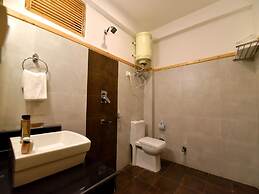 OYO 12735 The Manali Lodge