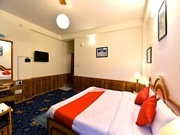 OYO 12735 The Manali Lodge