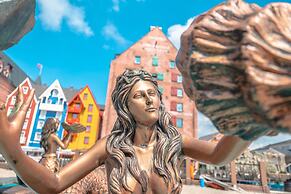 Europa-Park Freizeitpark & Erlebnis-Resort, Hotel Krønasår