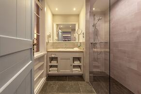 Europa-Park Freizeitpark & Erlebnis-Resort, Hotel Krønasår