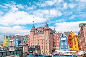 Europa-Park Freizeitpark & Erlebnis-Resort, Hotel Krønasår