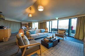 Kingfisher Retreat by Sharjah Collection