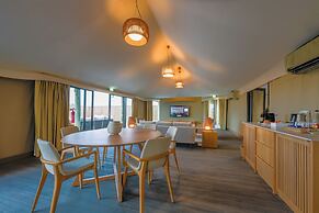 Kingfisher Retreat by Sharjah Collection