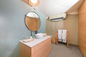 Kingfisher Retreat by Sharjah Collection