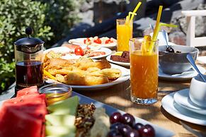 Amara Suites Santorini