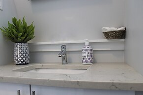 WOW Luxury Suites - Halifax Downtown