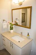 WOW Luxury Suites - Halifax Downtown