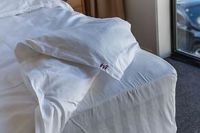 Hero Holiday House L12