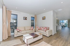 Hero Holiday House L12