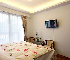 Nunu Haus Guest House