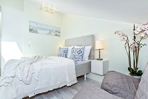 Harbor Black Pearl Apartments