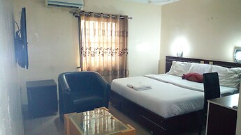 D'Czars Hotel & Suites