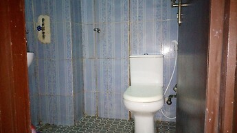 D'Czars Hotel & Suites