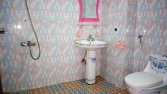 D'Czars Hotel & Suites