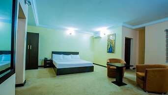 Frankeyz Haven Suites