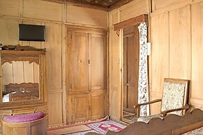 GuestHouser 1 BR Houseboat 1fda