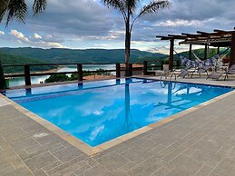 Vista do Lago - Casa para 16 pessoas com 4 quartos