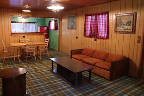 Hicksville Pines Chalets & Motel