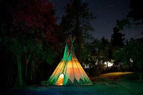 Hicksville Pines Chalets & Motel