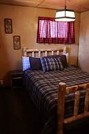 Hicksville Pines Chalets & Motel