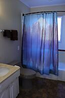 Hicksville Pines Chalets & Motel