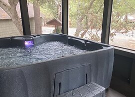 Hicksville Pines Chalets & Motel