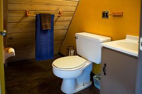 Hicksville Pines Chalets & Motel