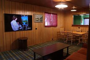 Hicksville Pines Chalets & Motel