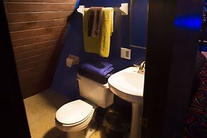 Hicksville Pines Chalets & Motel
