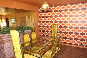 Hicksville Pines Chalets & Motel