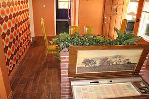 Hicksville Pines Chalets & Motel