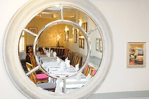 The Dolphin Hotel