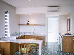 Vinh Hung Old Town Hotel