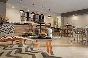 Krystal Urban Monterrey San Jerónimo