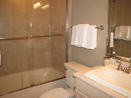 Majestic Sun Condos by Crystal Waters