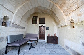 Seraphim Cave Suites & Spa