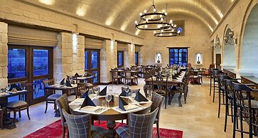 Seraphim Cave Suites & Spa