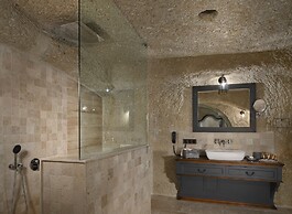 Seraphim Cave Suites & Spa