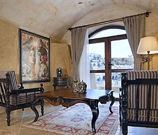 Seraphim Cave Suites & Spa