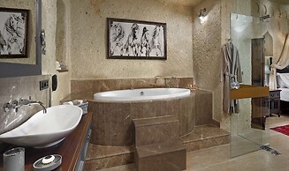 Seraphim Cave Suites & Spa