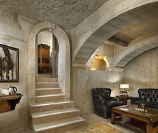 Seraphim Cave Suites & Spa