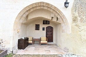 Seraphim Cave Suites & Spa