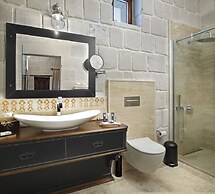 Seraphim Cave Suites & Spa