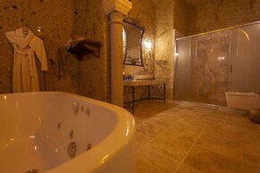 Seraphim Cave Suites & Spa