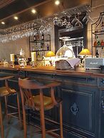 Seraphim Cave Suites & Spa