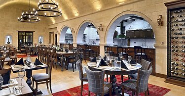 Seraphim Cave Suites & Spa