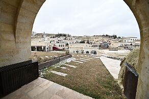 Seraphim Cave Suites & Spa