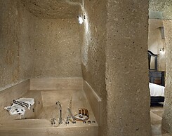 Seraphim Cave Suites & Spa