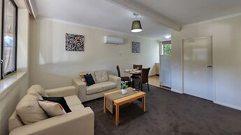 New Crossing Place Motel & Apartments