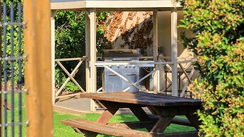 New Crossing Place Motel & Apartments